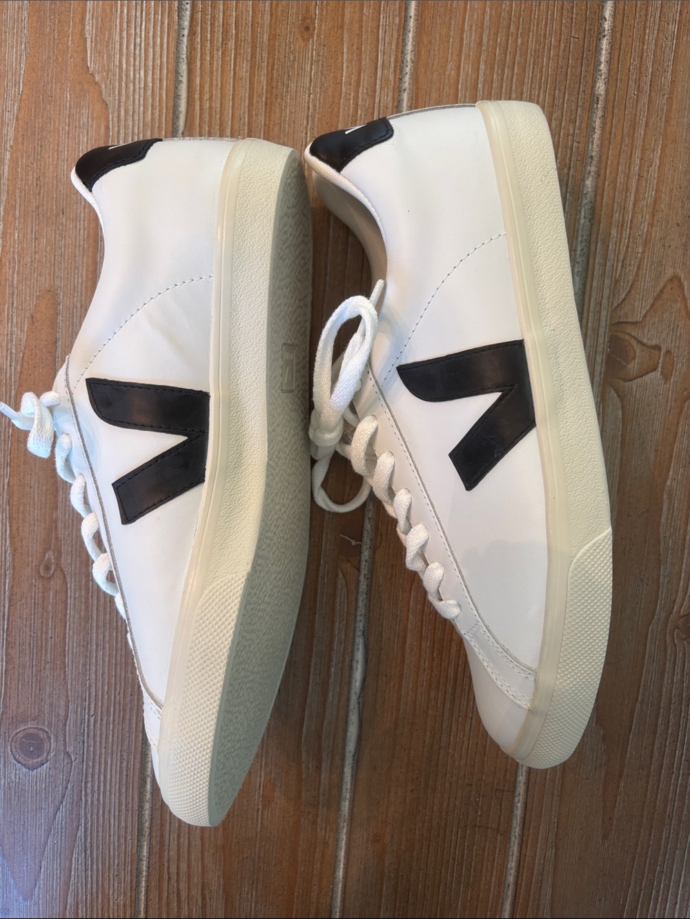 Veja White and Black Accent Low Profile Esplar Leather Sneaker Womens Size 9
